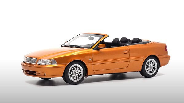 DNA Collectible Volvo C70 Cabriolet 2000 Gold 1:18 DNA000091 Resin