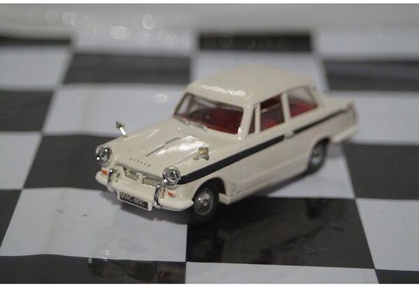 Vanguard triumph herald white va50008 1:43 scale