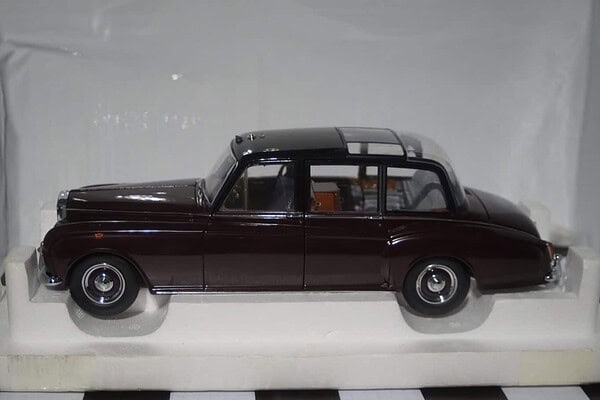 Rolls Royce Phantom 6 Queen Elizabeth Edition RR10RY 1:18 Diecast