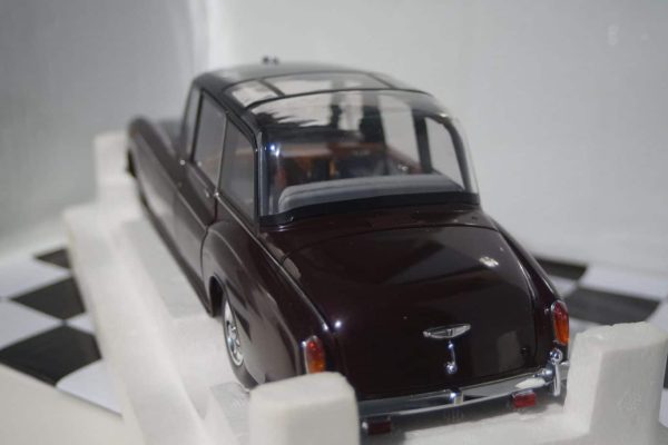 Rolls Royce Phantom 6 Queen Elizabeth Edition RR10RY 1:18 Diecast