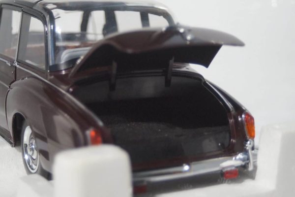 Rolls Royce Phantom 6 Queen Elizabeth Edition RR10RY 1:18 Diecast