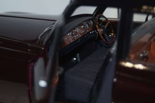 Rolls Royce Phantom 6 Queen Elizabeth Edition RR10RY 1:18 Diecast