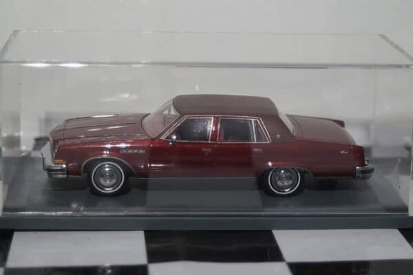 NEO Models American Excellence Buick Electra Sedan Red 1:43