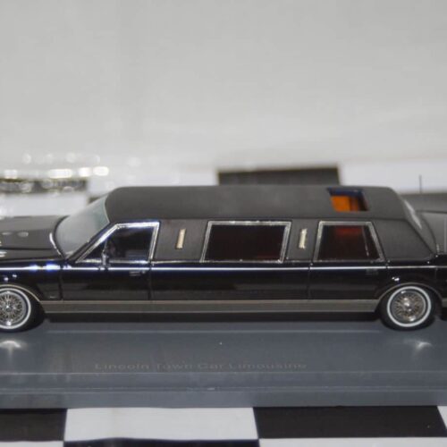 NEO Models Lincoln Town Car Limousine NEO45335 Black 1:43