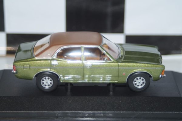 Vanguard ford cortina mk3 2.0 gxl green va10319 1:43 scale