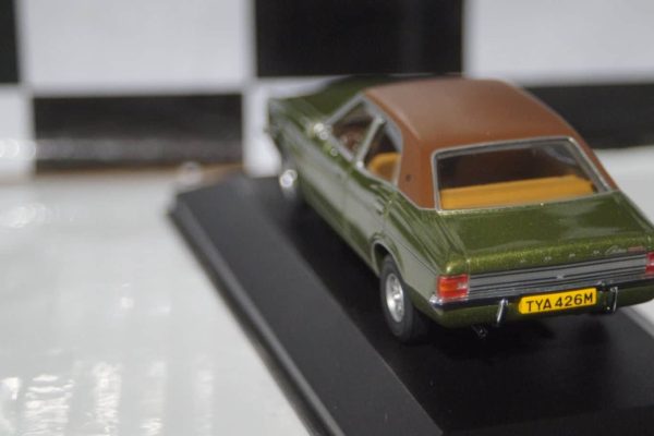 Vanguard ford cortina mk3 2.0 gxl green va10319 1:43 scale