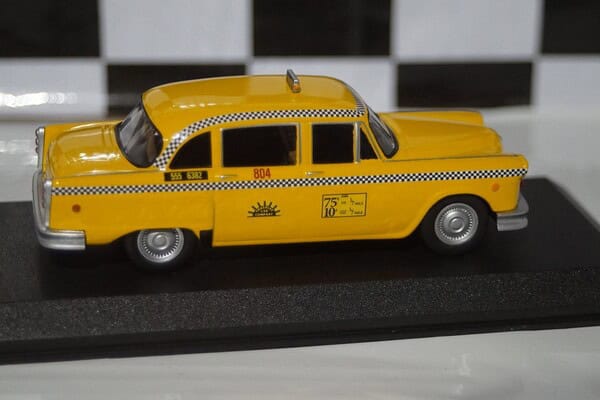 Greenlight checker taxi cab 1974 1:43 diecast 86601