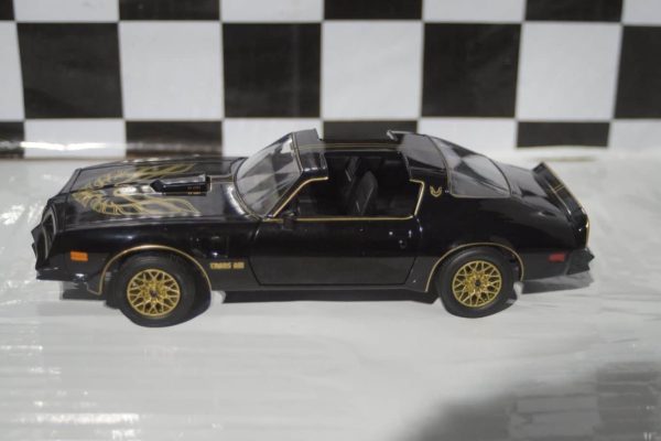 Greenlight Pontiac Trans am 1977 Smokey and the Bandit 1:24 Diecast 84013