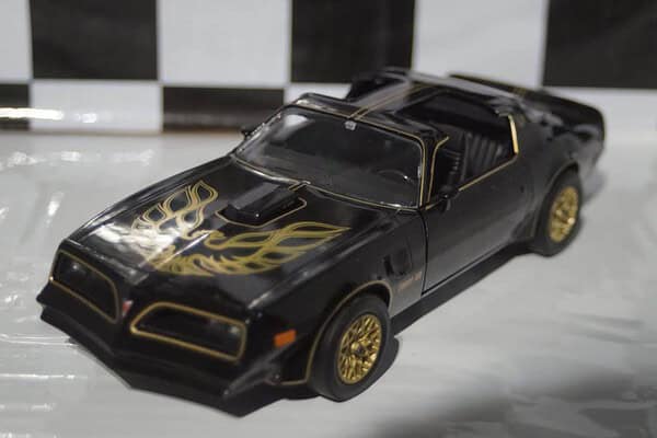Greenlight Pontiac Trans am 1977 Smokey and the Bandit 1:24 Diecast 84013