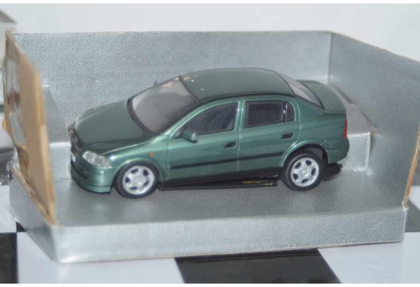 Schuco Opel Astra MK4 Saloon Green 1:43