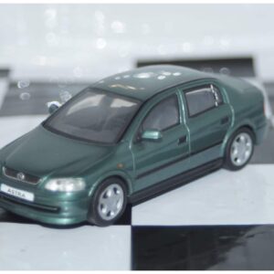 Schuco Opel Astra MK4 Saloon Green 1:43