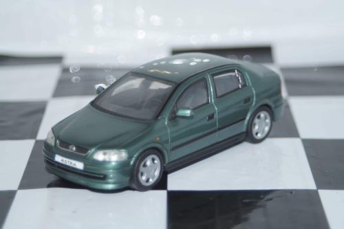 Schuco Opel Astra MK4 Saloon Green 1:43