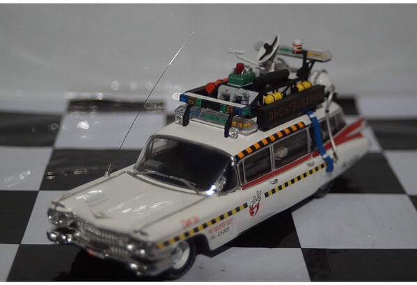 Hotwheels elite ecto 1 ghostbusters 1:43 x5495
