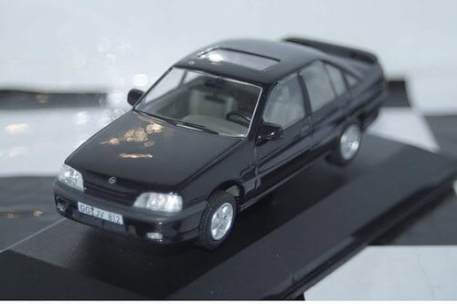 Vanguards Opel Omega 3000 Black VA14004B 1:43 Scale