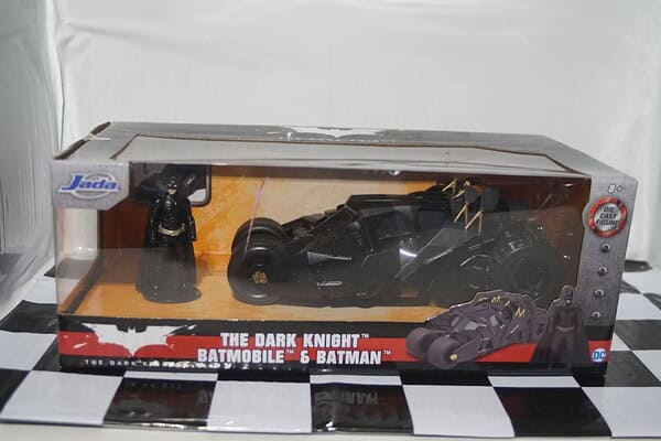 Jada The Dark Knight Batmobile and Batman Die-Cast 1:24 – ‎98261