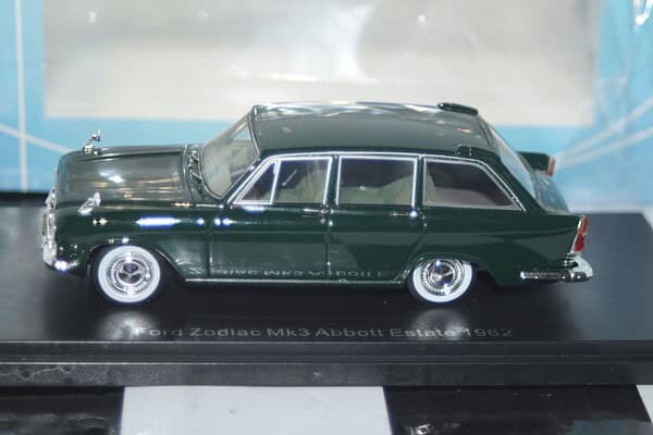 NEO Models Ford Zodiac Mk3 Abbott Estate Green NEO46311 1:43