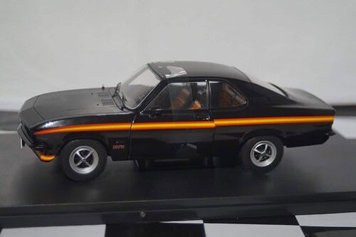 Whitebox opel manta gt/e black magic 1975 1:24 wb124095