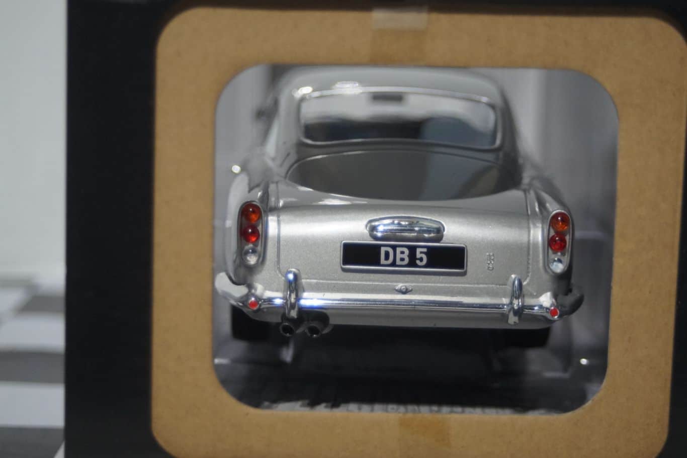 Solido aston martin db5 silver birch 1:18 diecast s1807101