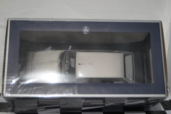 Bmw 325i touring 1991 silver 1:18 scale norev 183216