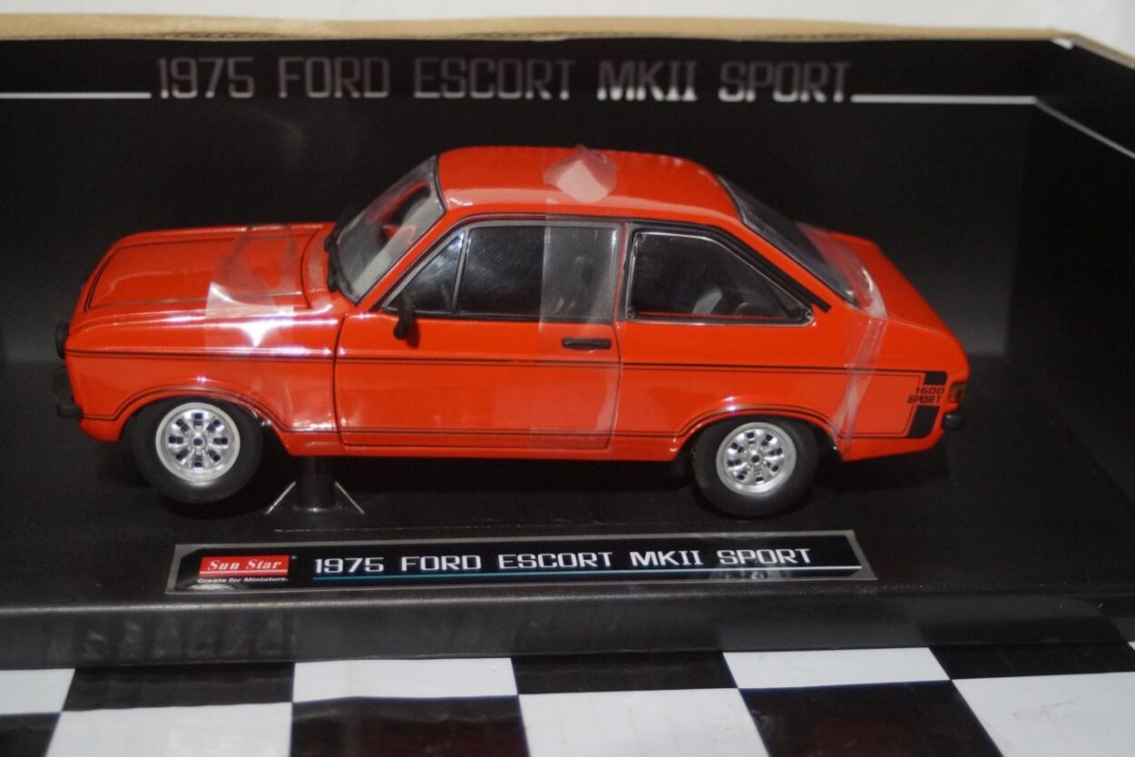 SunStar Ford Escort MKII Sport-Red 4618 1:18 Scale