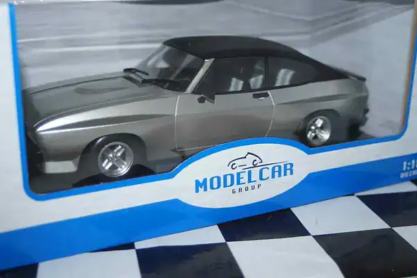 Model car group ford capri mk2 x pack silver/black mcg18349