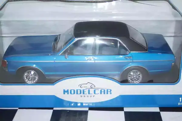 Model car group ford granada mk1 red/black mcg18393