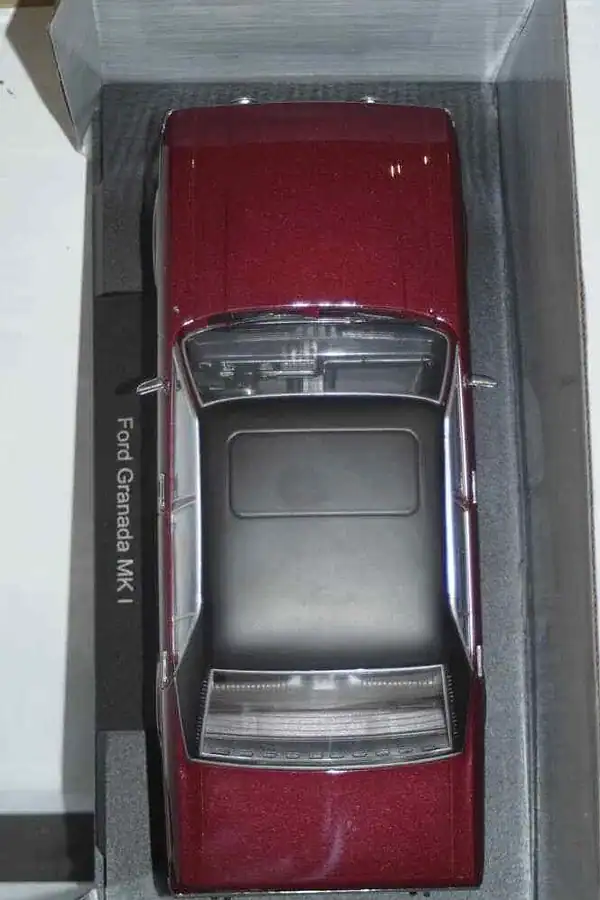 Model car group ford granada mk1 red/black mcg18393