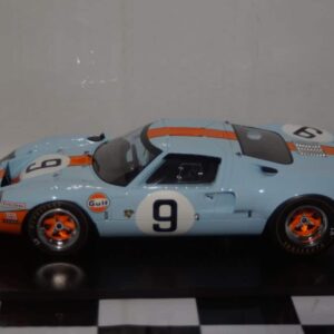 [FORD GT 40] ミニカー　1:18 Spark Ford GT 40 Winner Le Mans 1968 18LM68 1:18 Scale Resin