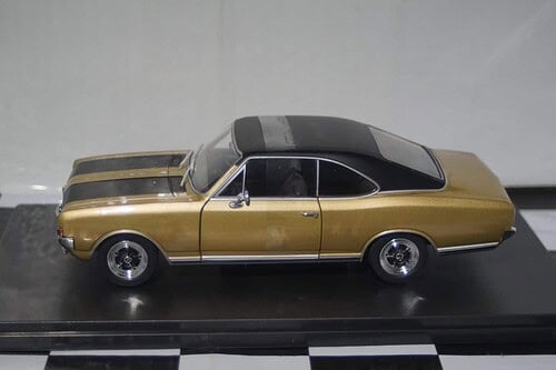 Whitebox opel commodore a gs/e coupe 1:24 wb124105-o