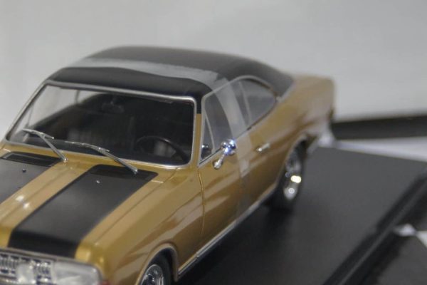 Whitebox opel commodore a gs/e coupe 1:24 wb124105-o
