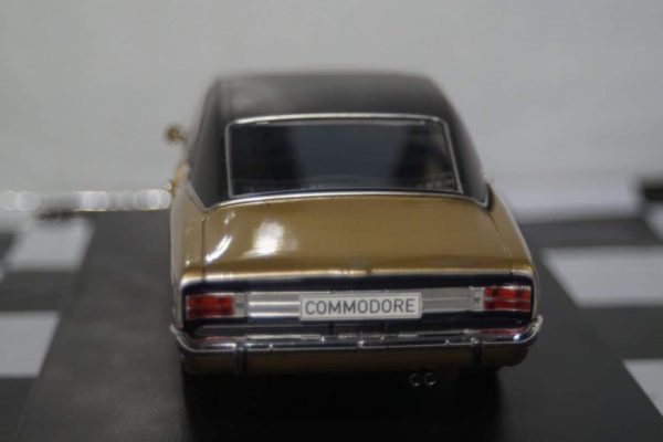 Whitebox opel commodore a gs/e coupe 1:24 wb124105-o
