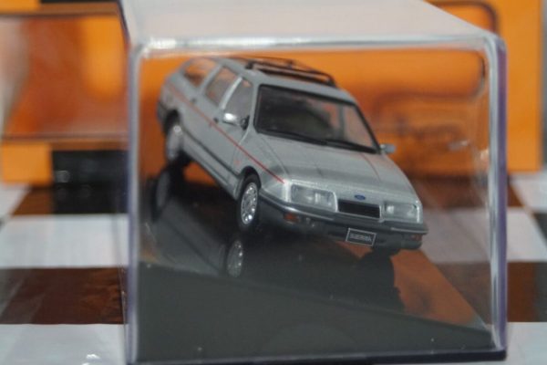 Ixo ford sierra ghia estate silver diecast 1:43 clc391n