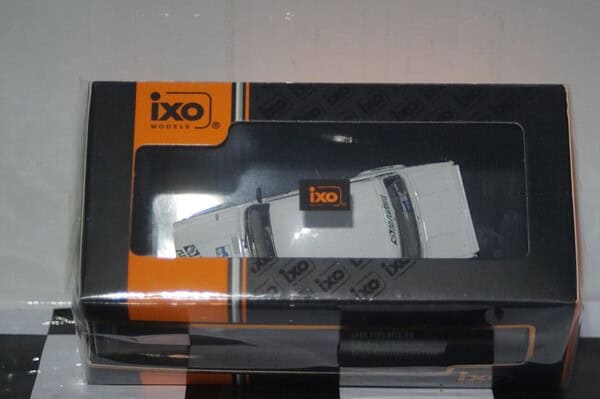Ixo lada 2105 vfts rallye valasskaa zima 1986 diecast 1:43 rac379b