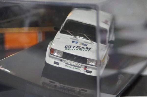 Ixo lada 2105 vfts rallye valasskaa zima 1986 diecast 1:43 rac379b