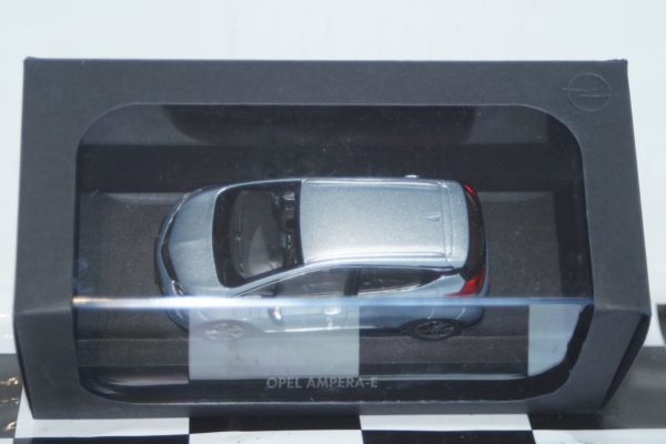 I scale opel ampera-e 2018 light blue 1:43 oc11015