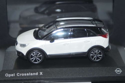 I scale opel crossland x white1:43 oc11017