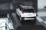 I scale opel crossland x white1:43 oc11017