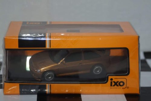 Ixo ford escort rs cosworth 1982 gold diecast 1:43 clc415n