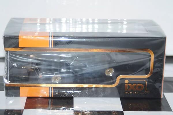 Ixo volvo 242 1980 black diecast 1:43 moc311