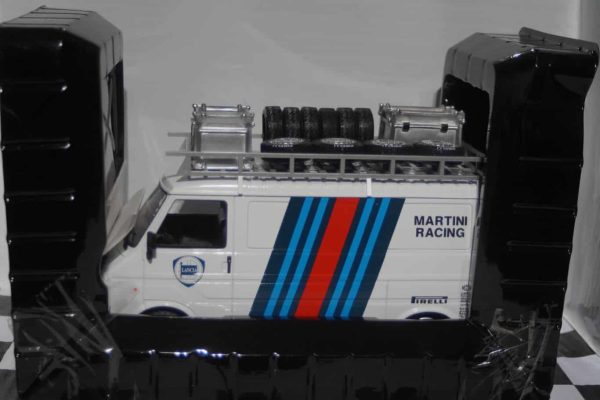 Ixo Fiat 242 Martini Rally Team Assistance Van 1986 1/18 18RMC084XE