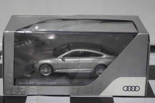 Spark Audi A1 2018 White/Black Dealer 1:43 Resin Audi5011801031