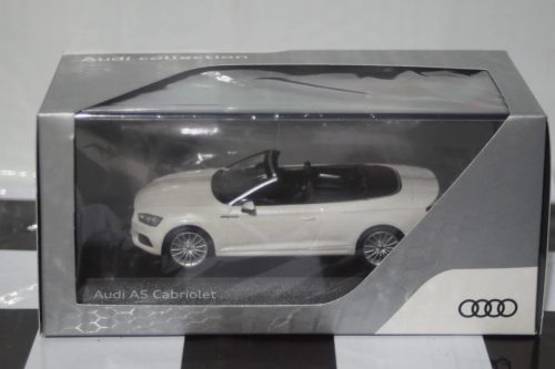 Spark Audi A1 2018 White/Black Dealer 1:43 Resin Audi5011801031