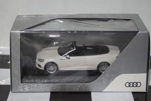 Spark Audi A1 2018 White/Black Dealer 1:43 Resin Audi5011801031