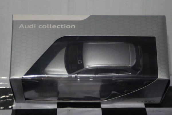 Spark audi a1 2018 white/black dealer 1:43 resin audi5011801031