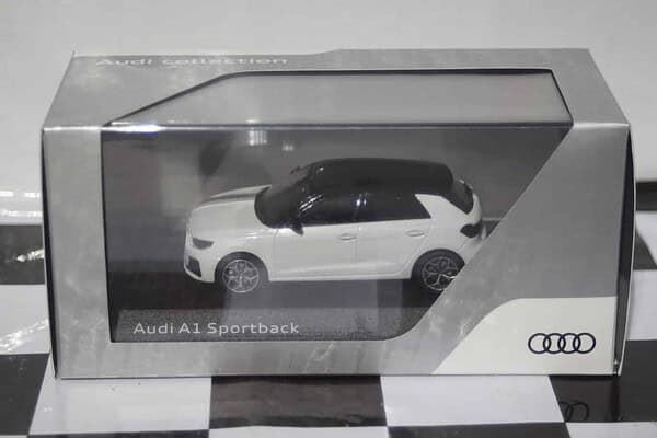 Spark Audi A1 2018 White/Black Dealer 1:43 Resin Audi5011801031