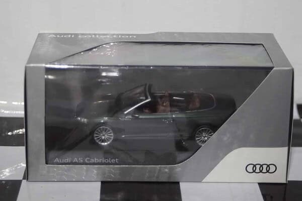 Spark audi a1 2018 white/black dealer 1:43 resin audi5011801031