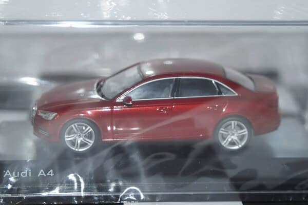 Spark audi a1 2018 white/black dealer 1:43 resin audi5011801031