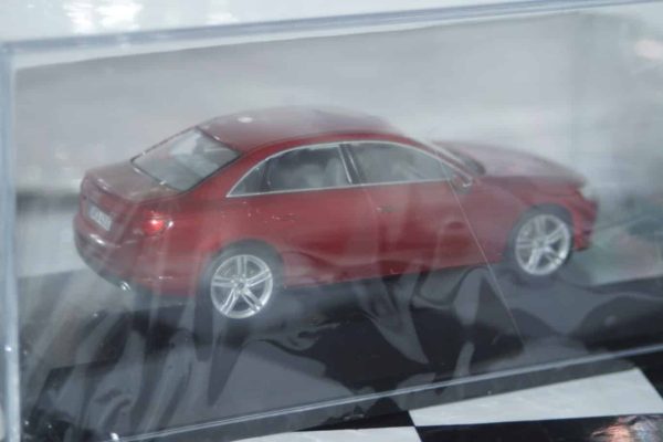 Spark audi a1 2018 white/black dealer 1:43 resin audi5011801031