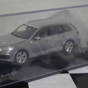 Spark audi a1 2018 white/black dealer 1:43 resin audi5011801031