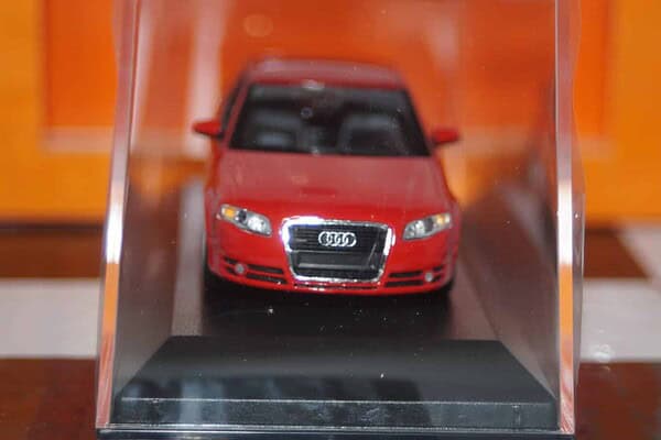 Maxichamps Audi A4 Red 2004 Minichamps 1:43 940 014401